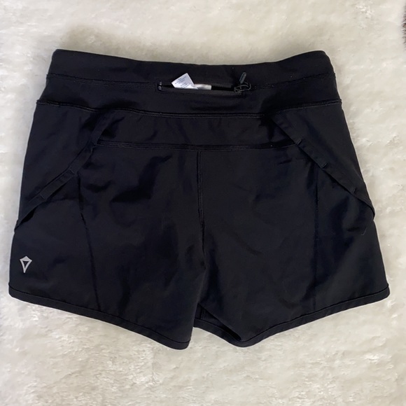 Girls black ivivva speed shorts - Picture 4 of 7